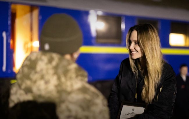  Анджелина Джоли впервые рассказала о своем визите в Украину
