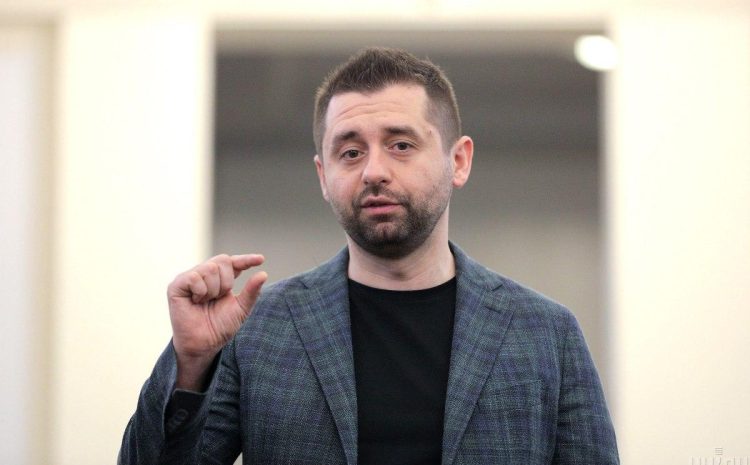  Украина должна рассмотреть возможность гибридного голосования на выборах, – Арахамия
