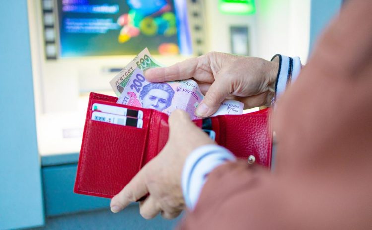  Когда средняя зарплата в Украине составит $1000: ответ экономиста