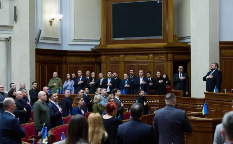  “Рада развалилась”. Главное о кризисе партии Зеленского в парламенте