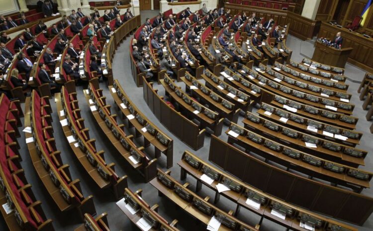  Почему штормит Верховную Раду: нардепы массово прогуливают работу, а критические решения — под ударом