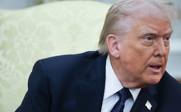  Трамп заявил, что у Зеленского сейчас “ещё меньше карт” и обвиняет в затягивании переговоров