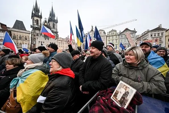 Президент Чехии Петр Павел говорит, что украинцы приносят стране больше, чем она тратит на них. А украинцы приходят поддержать чешского президента на митинги