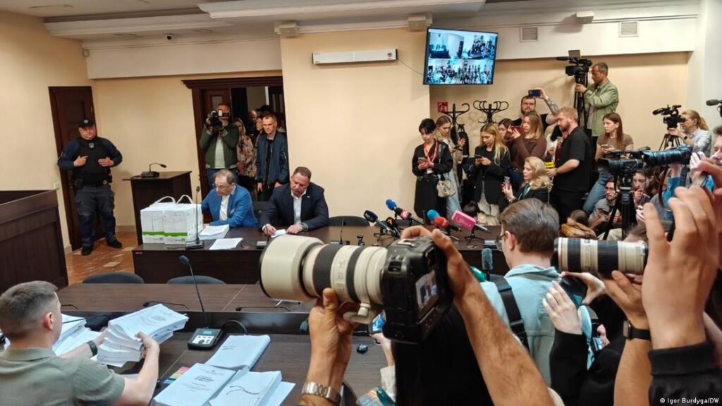 Дело Ермака вызвало немалый интерес со стороны прессы. На фото: во время избрания меры пресечения в Высшем антикоррупционном суде. Фото: Igor Burdyga/DW