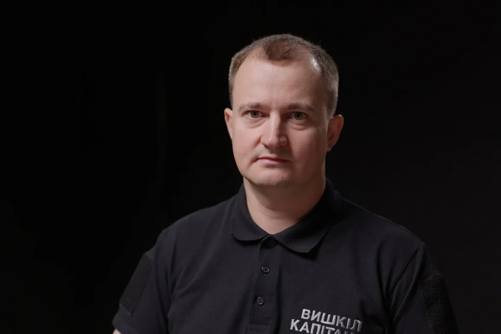 Тарас Чмут: "Люди в армии, которые говорят правду, не продвигаются по службе. Комбригов, которые докладывают о реальном положении дел, снимают с должностей. Генералы, которые говорят о реальном положении дел, не продвигаются по карьерной лестнице"