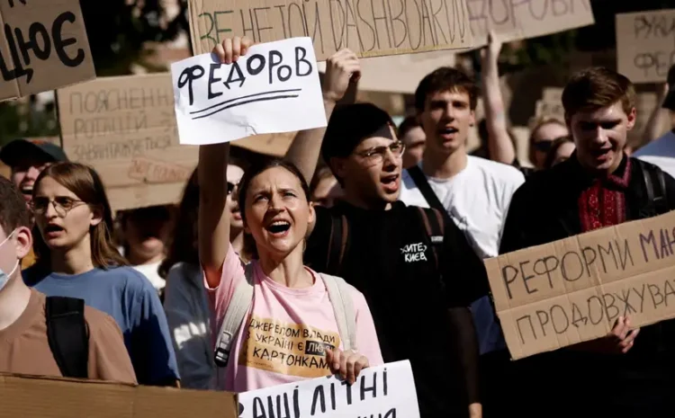  Смена правительства и протесты в Украине