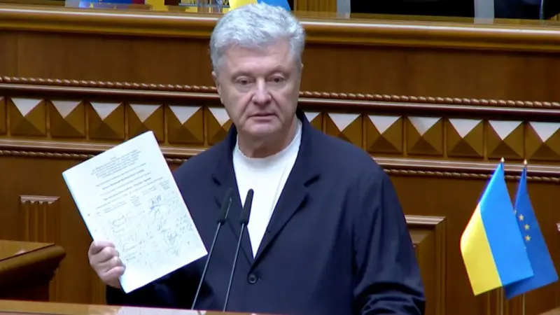 Оппозиция в Раде раскритиковала уходящее правительство. На фото — бывший президент Украины Петр Порошенко